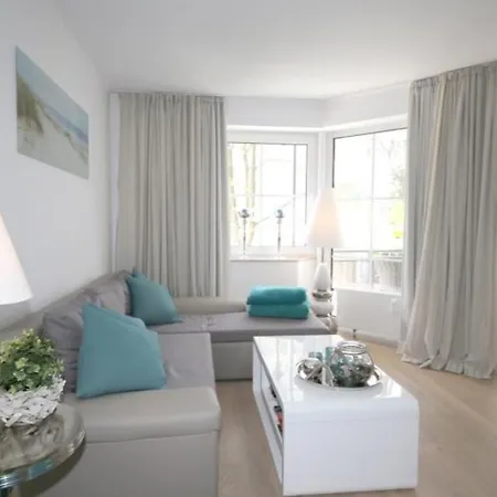 Strandallee 200 *